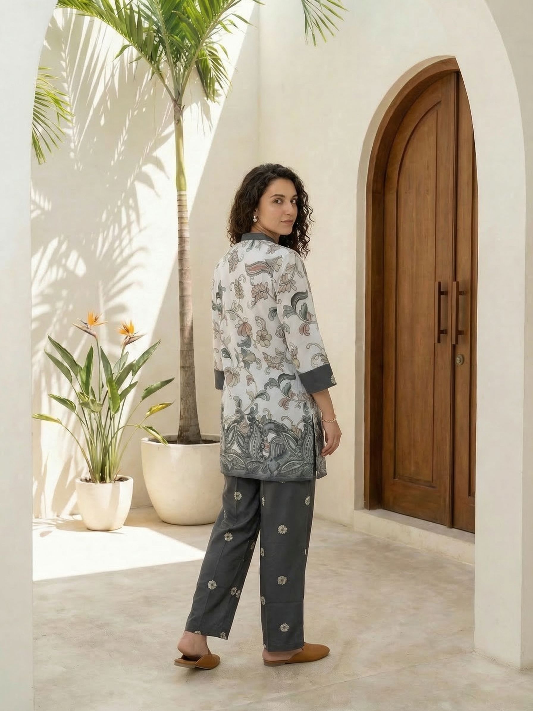 Women floral printed cotton kurta with trousers