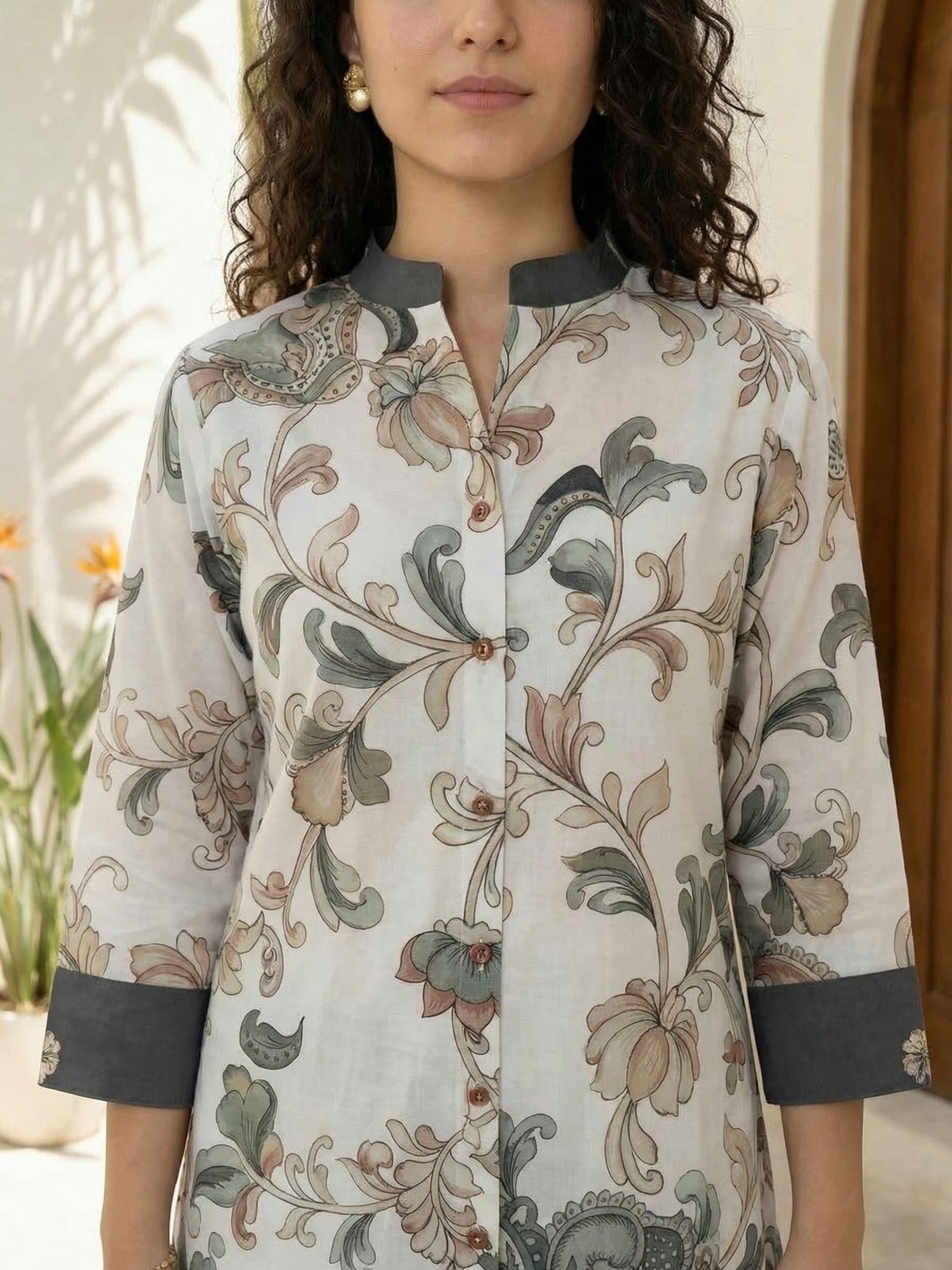 Women floral printed cotton kurta with trousers