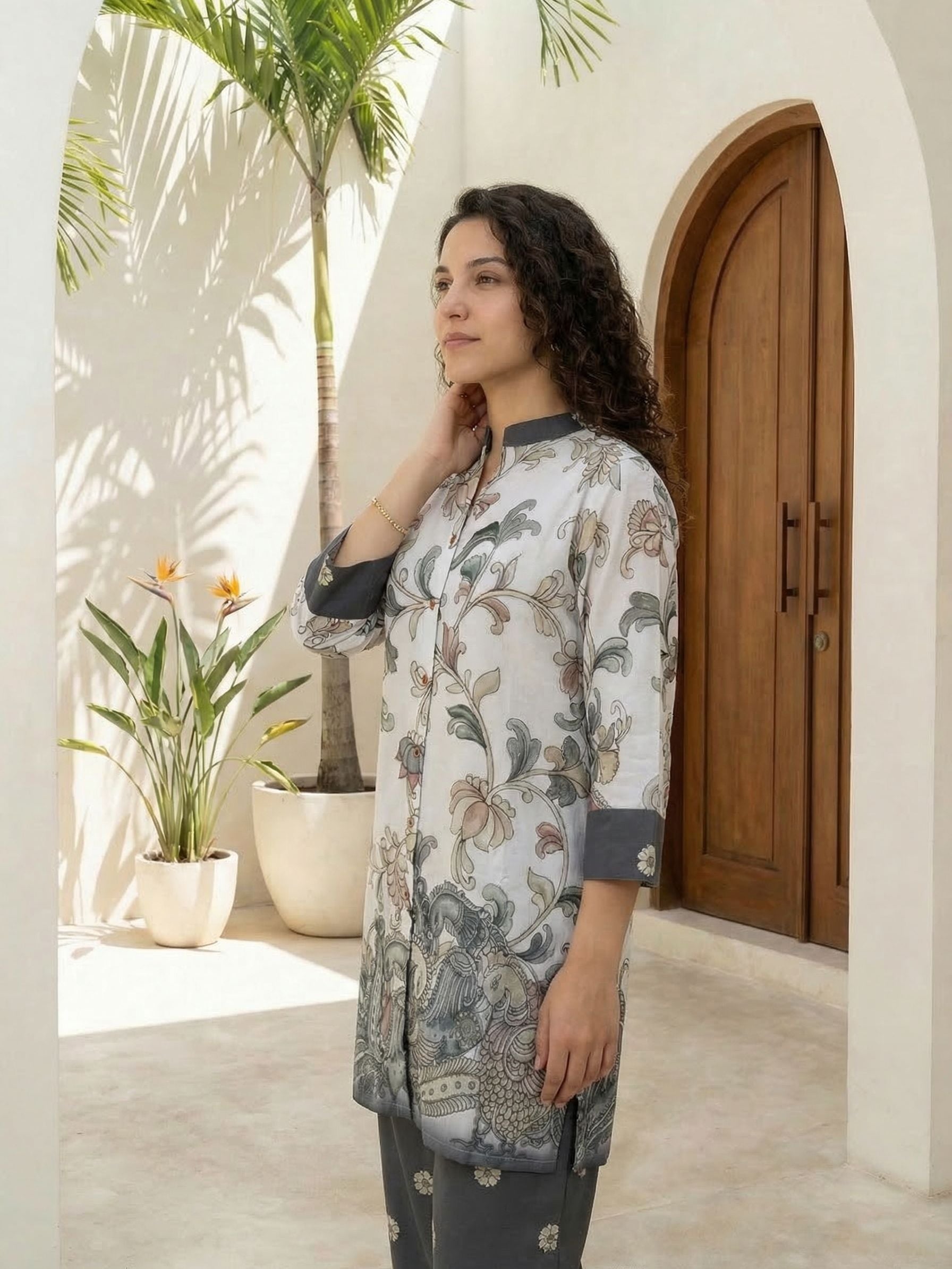 Women floral printed cotton kurta with trousers