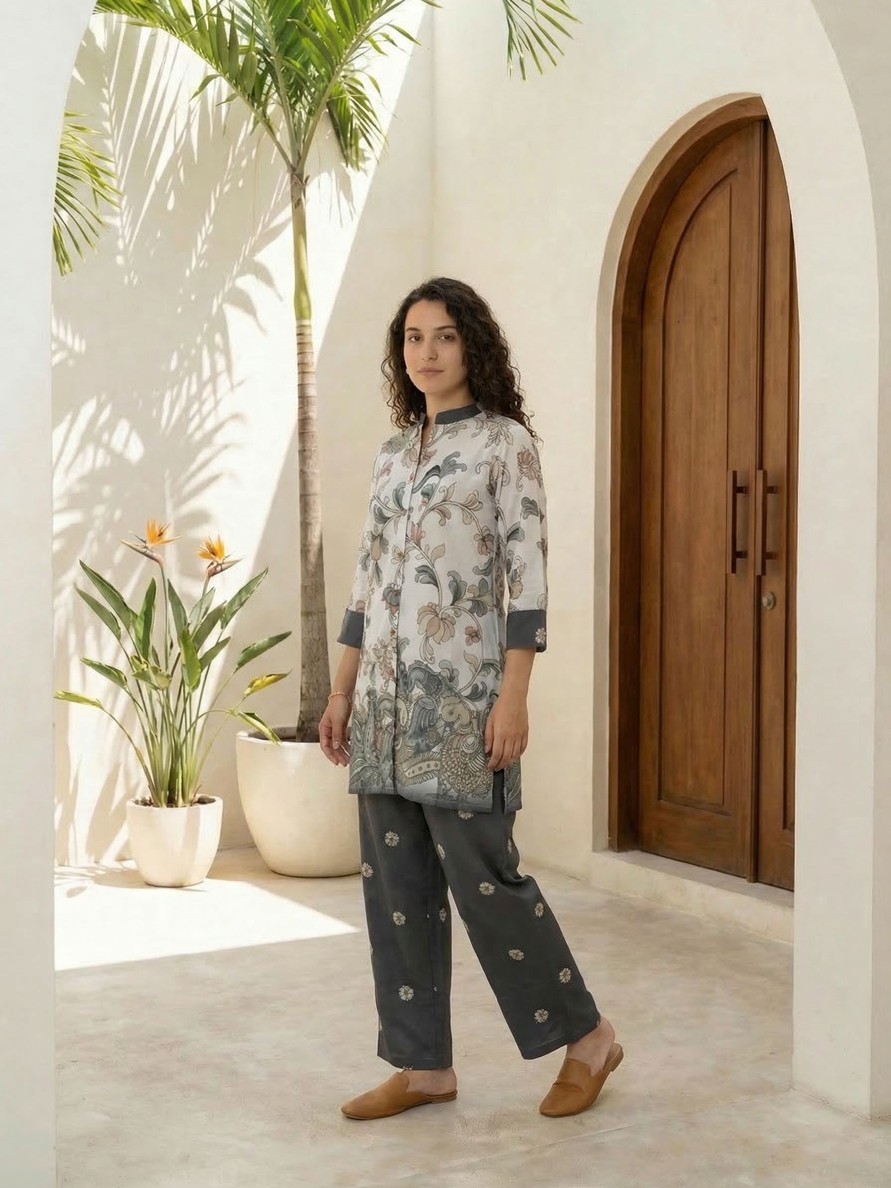 Women floral printed cotton kurta with trousers