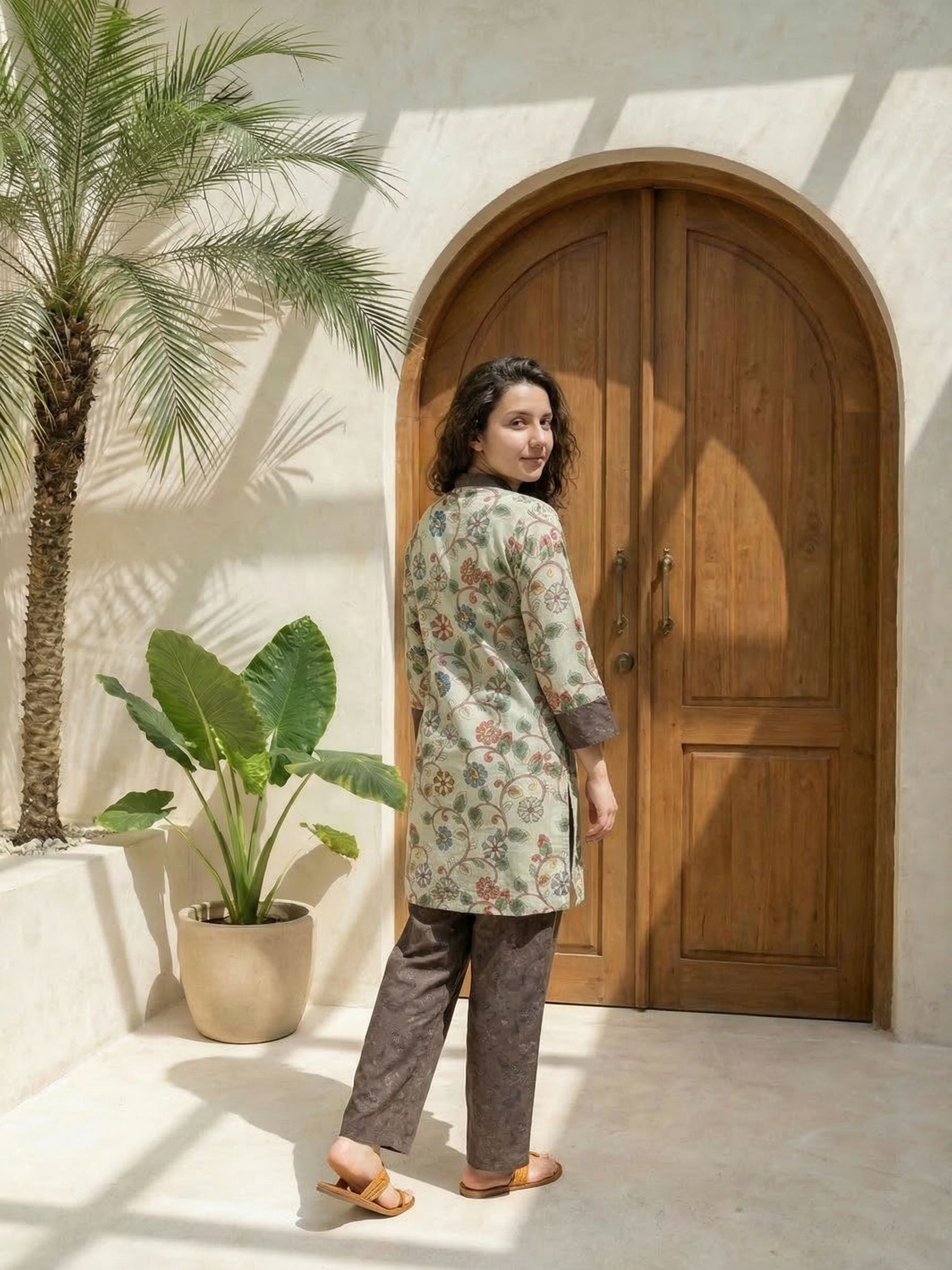 Women floral printed cotton kurta with trousers