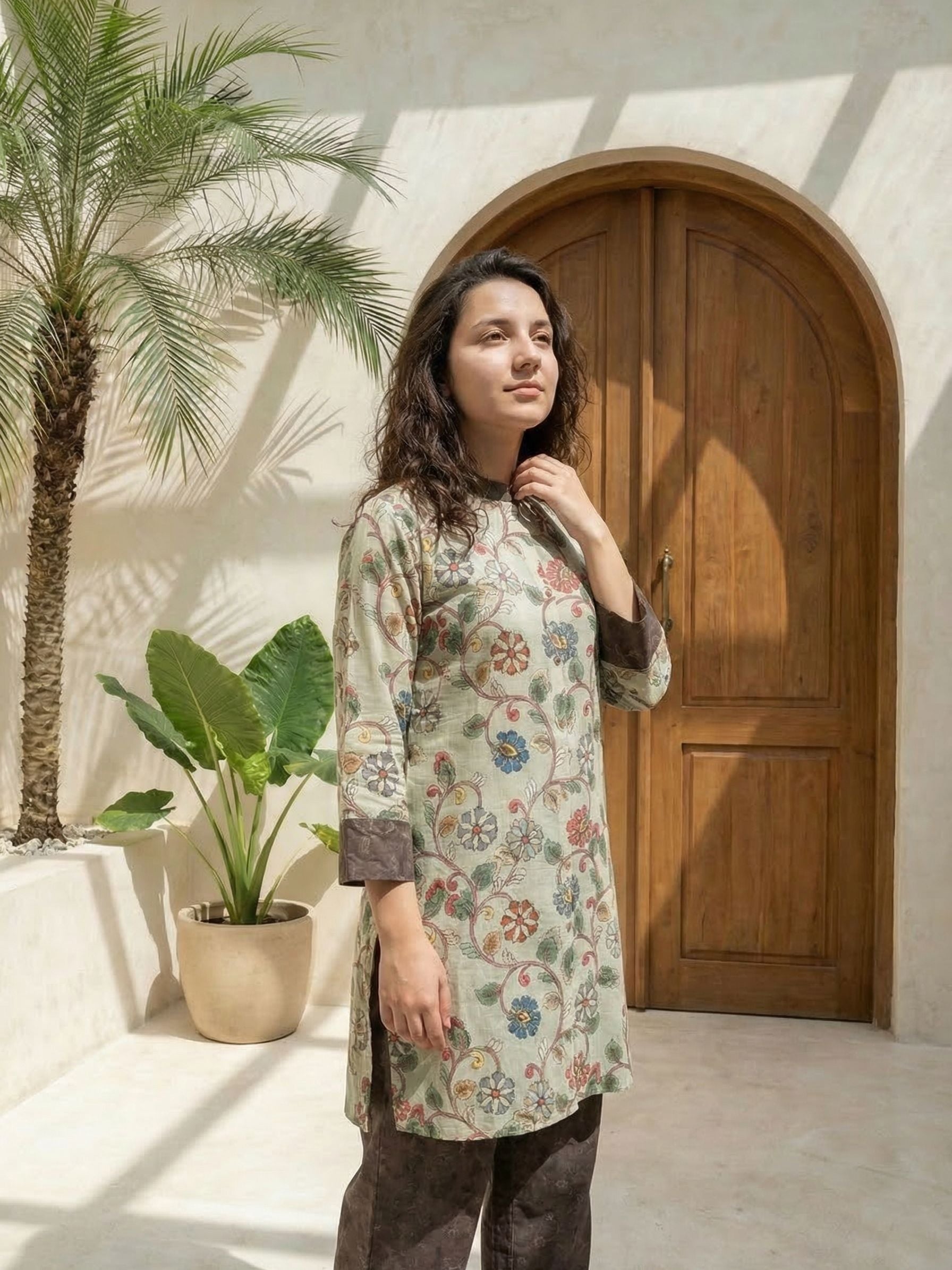 Women floral printed cotton kurta with trousers
