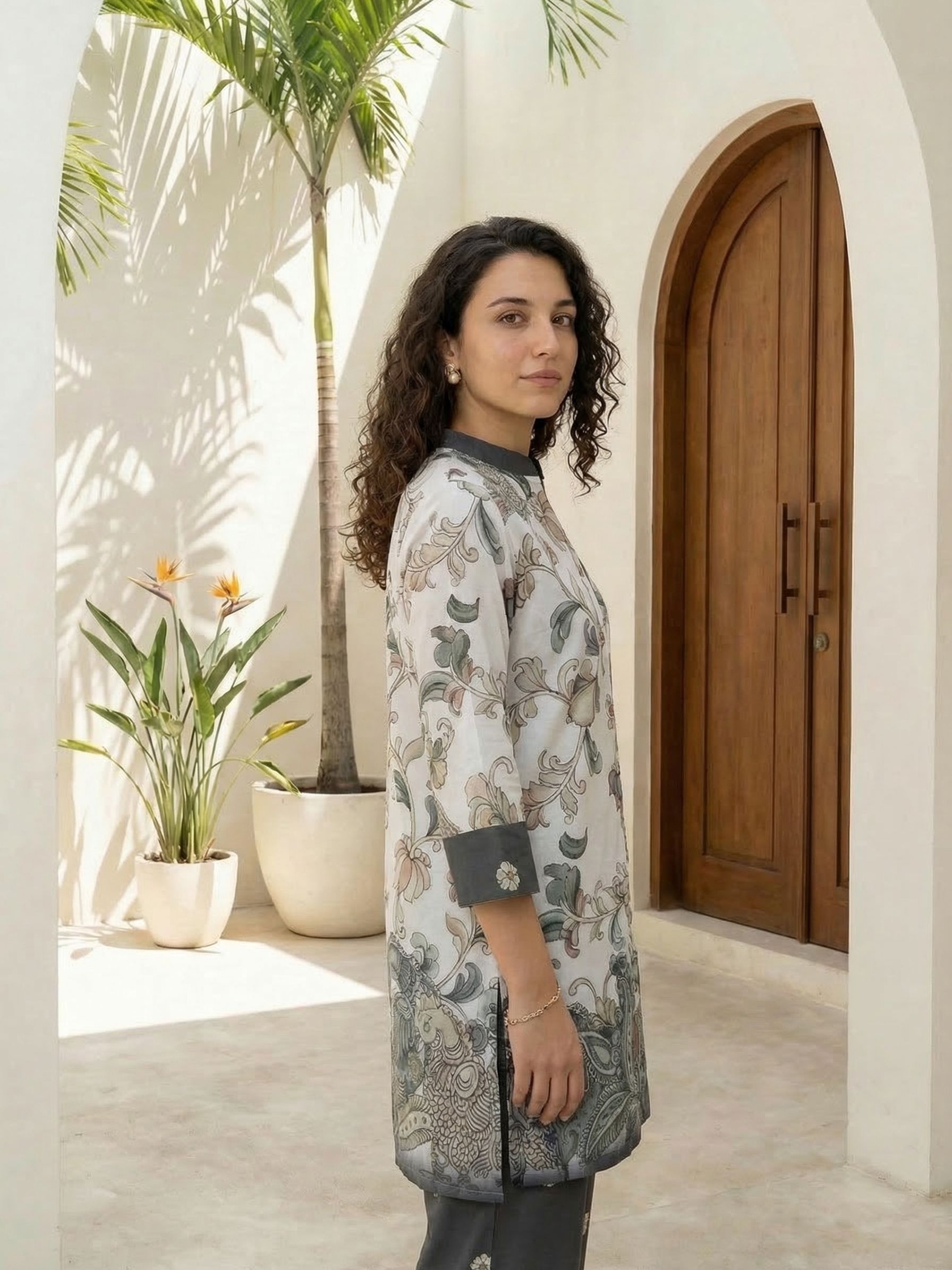 Women floral printed cotton kurta with trousers