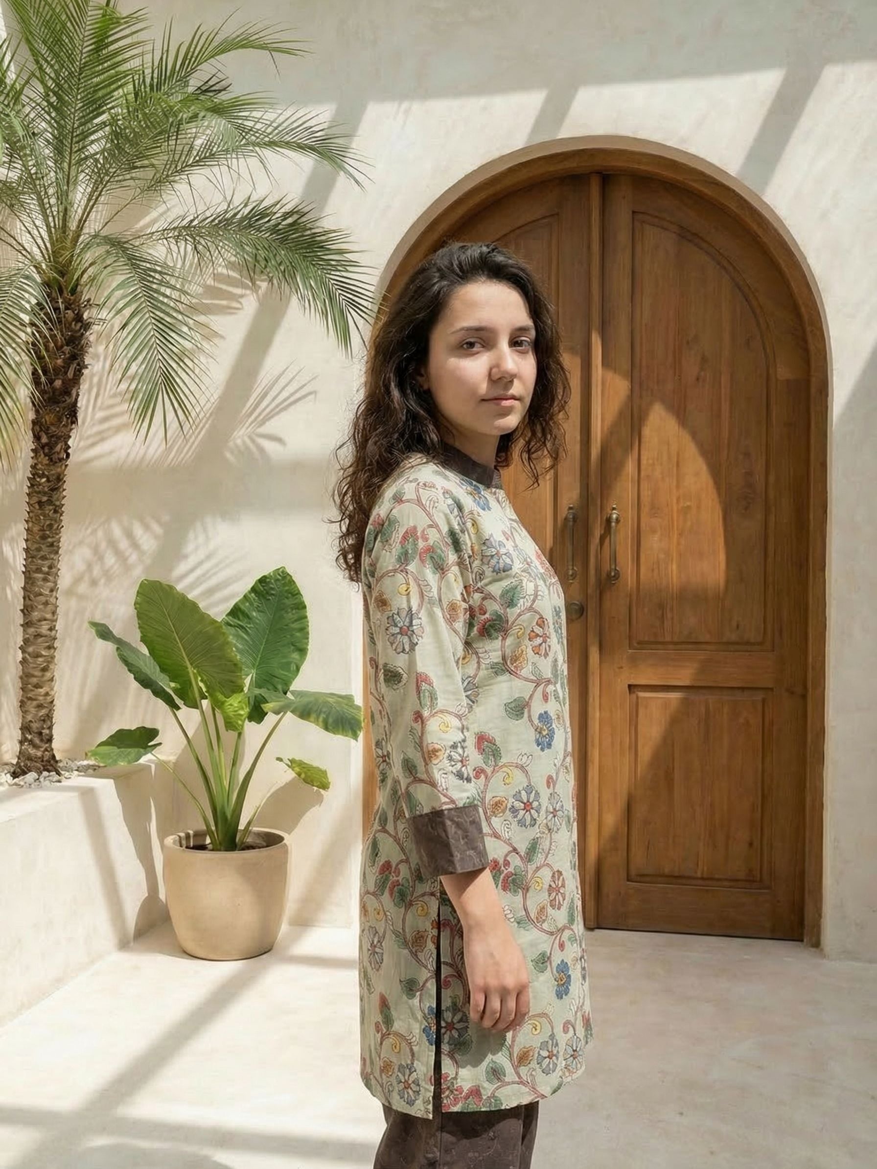 Women floral printed cotton kurta with trousers