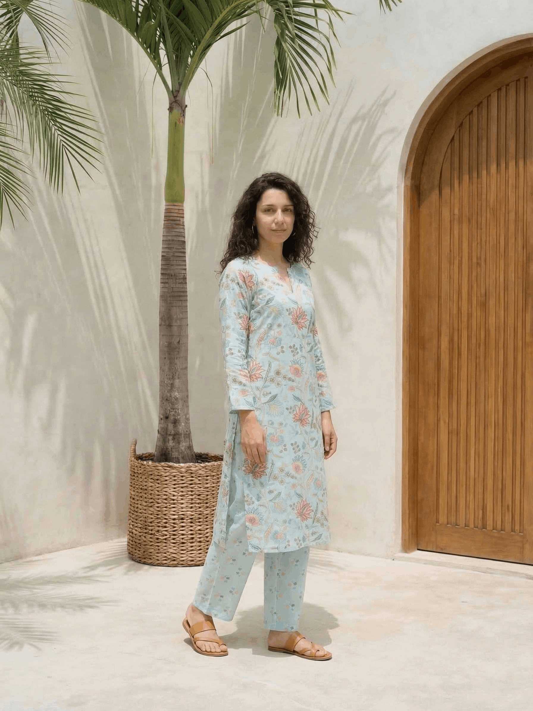 Women floral printed cotton kurta with trousers