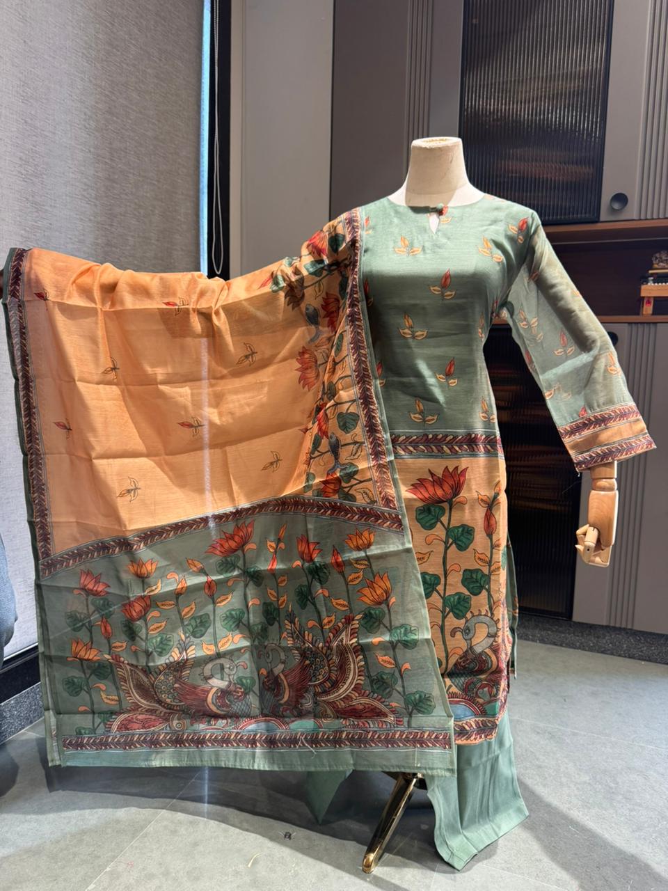 Sunehri Lotus Suit Set